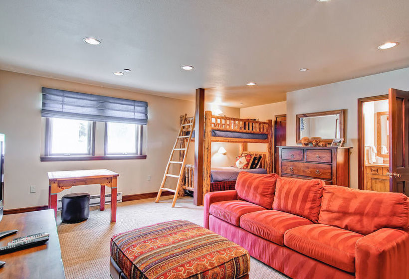 فندق The Meadows Townhomes