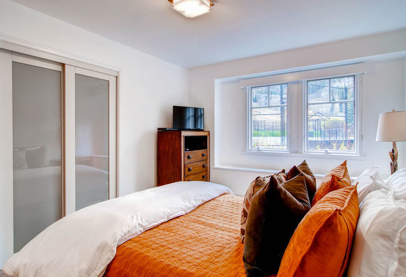 فندق The Meadows Townhomes