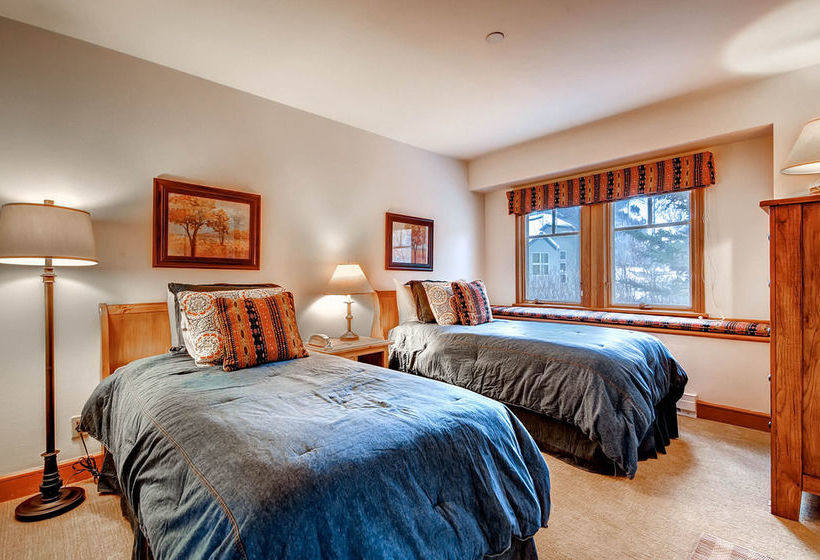 فندق The Meadows Townhomes