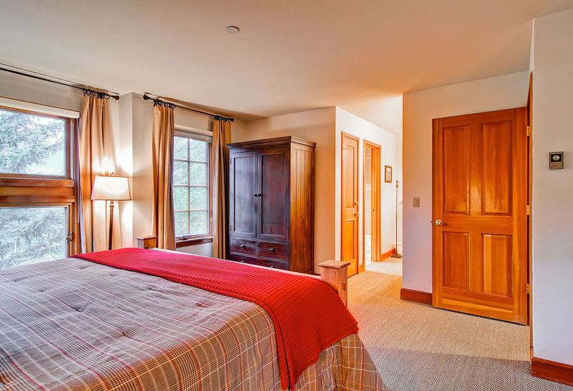 فندق The Meadows Townhomes