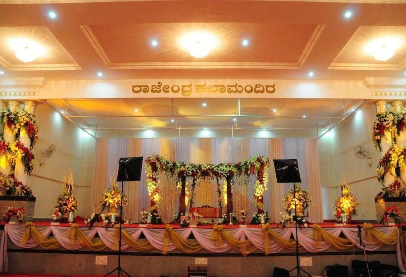 ホテル Viceroy Comforts, Mysore