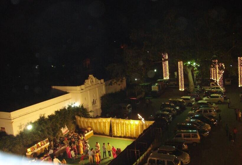 ホテル Viceroy Comforts, Mysore