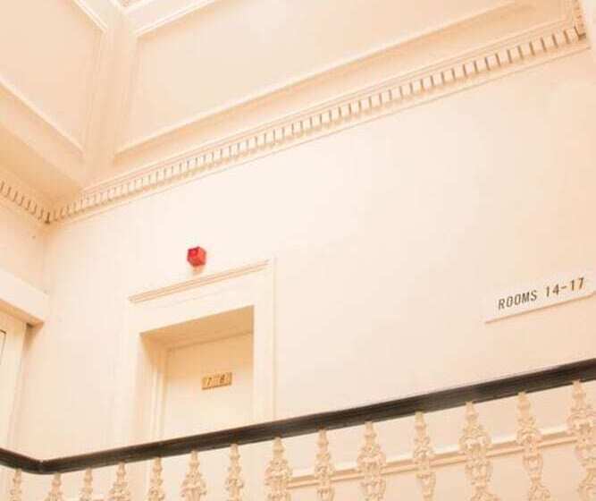 ホテル The Willow