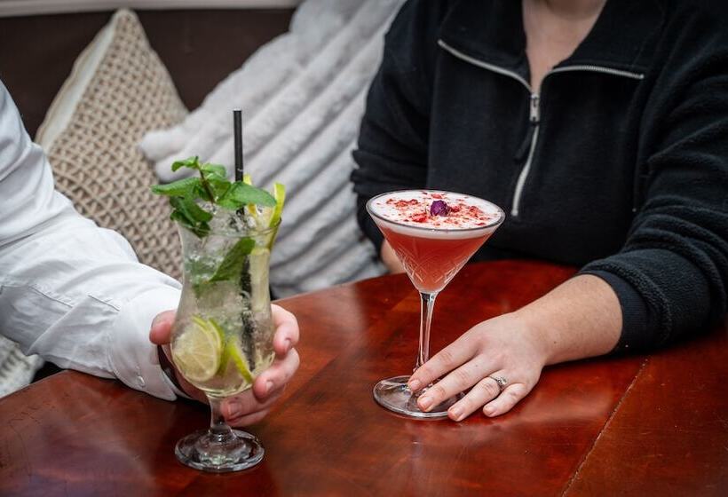 Отель Woolpack Inn