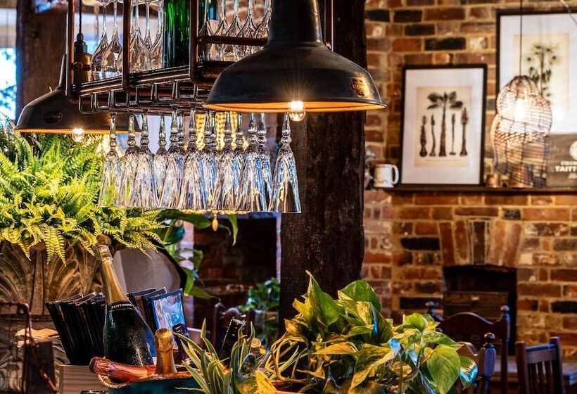 Отель Woolpack Inn