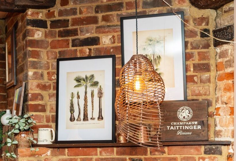 Отель Woolpack Inn