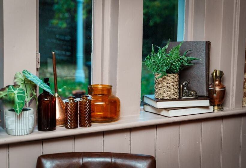 Отель Woolpack Inn