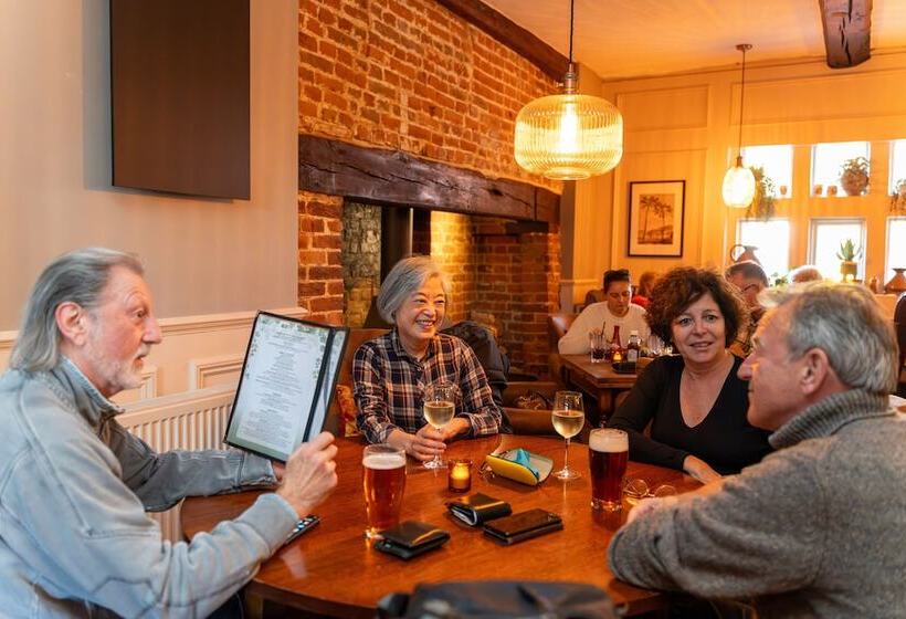 Отель Woolpack Inn