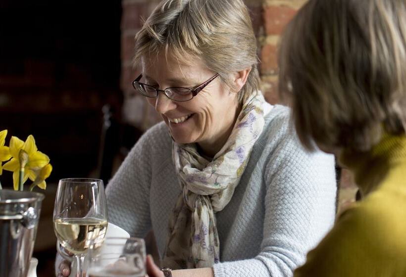 Отель Woolpack Inn