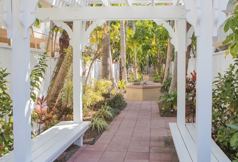 فندق Tortuga Inn Beach Resort