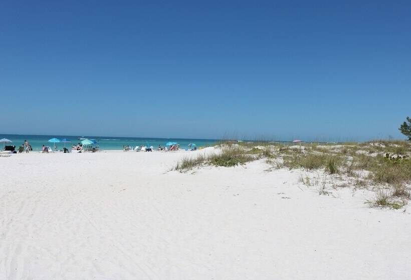 فندق Tortuga Inn Beach Resort