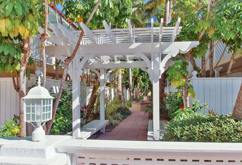 فندق Tortuga Inn Beach Resort