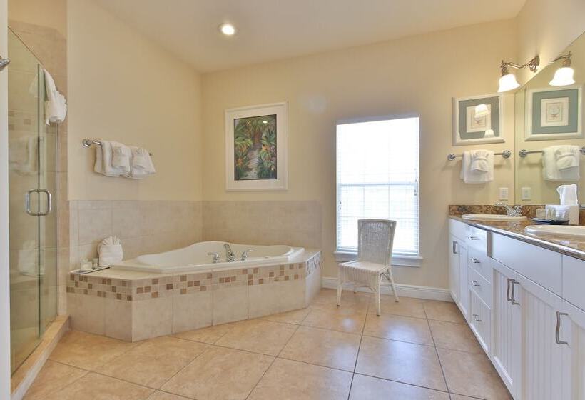 فندق Tortuga Inn Beach Resort