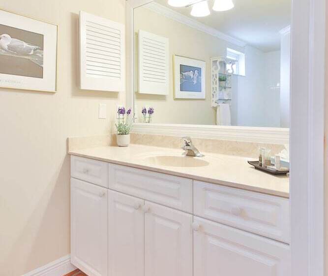 فندق Tortuga Inn Beach Resort