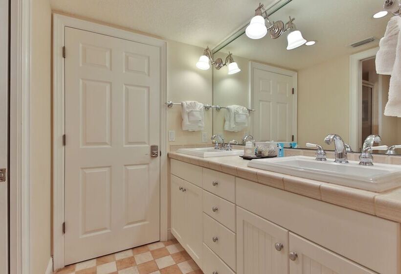 فندق Tortuga Inn Beach Resort