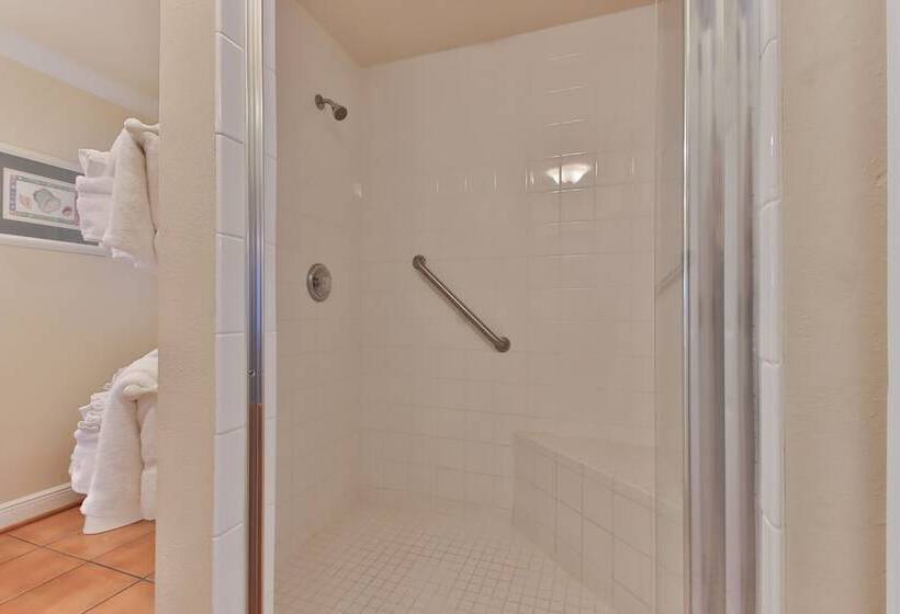 فندق Tortuga Inn Beach Resort