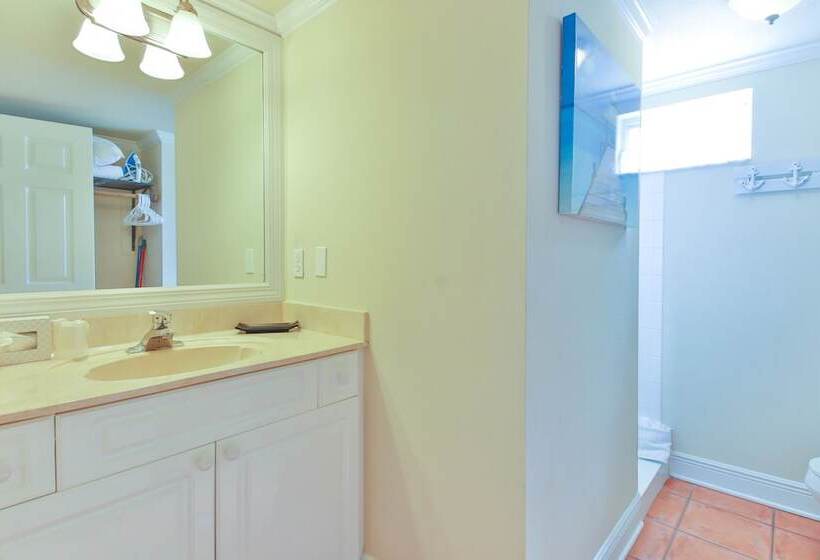 فندق Tortuga Inn Beach Resort