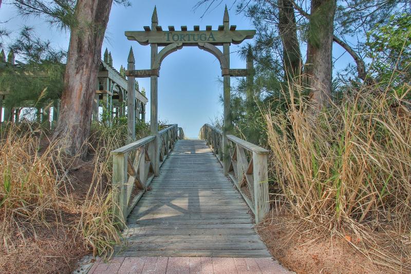 فندق Tortuga Inn Beach Resort