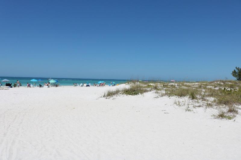 فندق Tortuga Inn Beach Resort