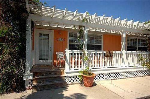 فندق Tradewinds Beach Resort