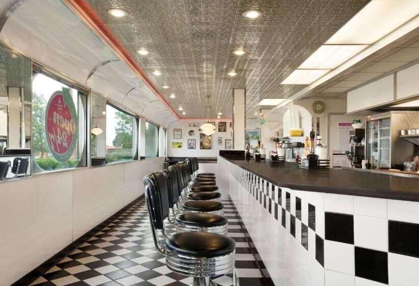 فندق Travelodge By Wyndham Vaughn