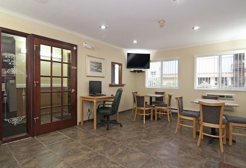 فندق Valley Inn Shakopee