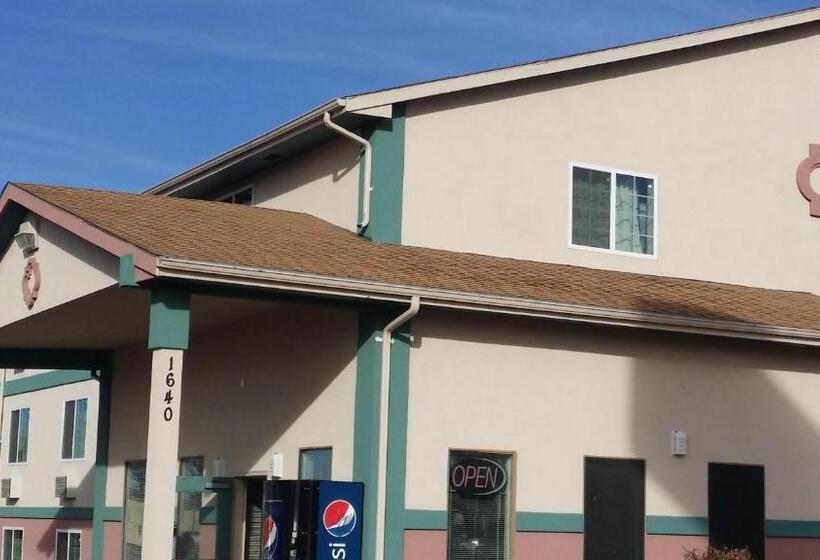 هتل Value Inn & Suites Salina