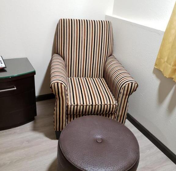 Отель Value Inn & Suites Salina