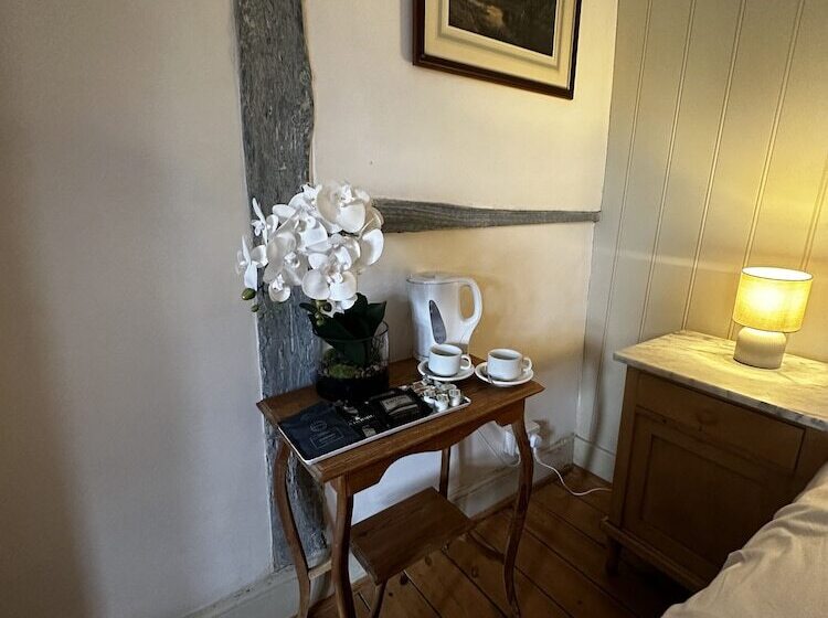 Отель Woolpack Inn