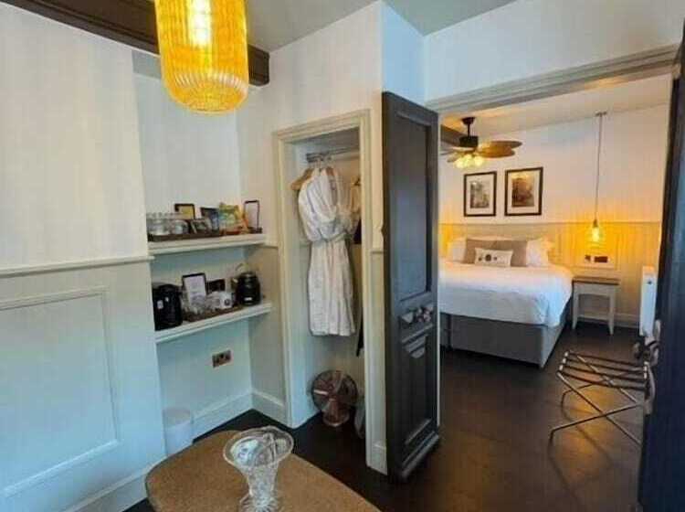 Отель Woolpack Inn