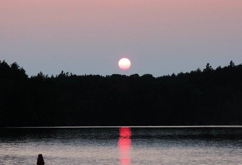 Kiwassa Lake Bed & Breakfast