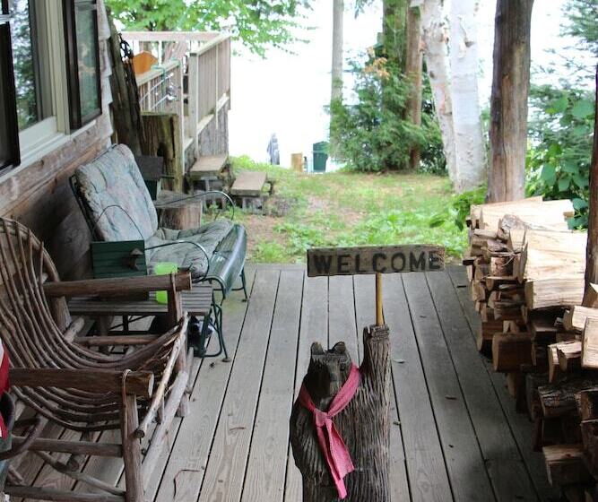 Kiwassa Lake Bed & Breakfast