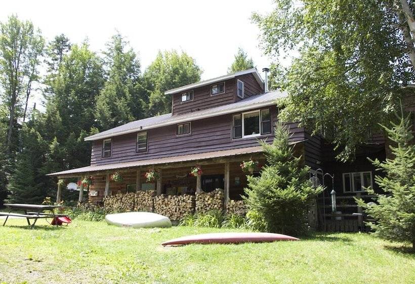 Kiwassa Lake Bed & Breakfast