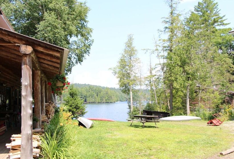 Kiwassa Lake Bed & Breakfast