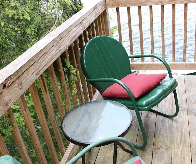 Kiwassa Lake Bed & Breakfast