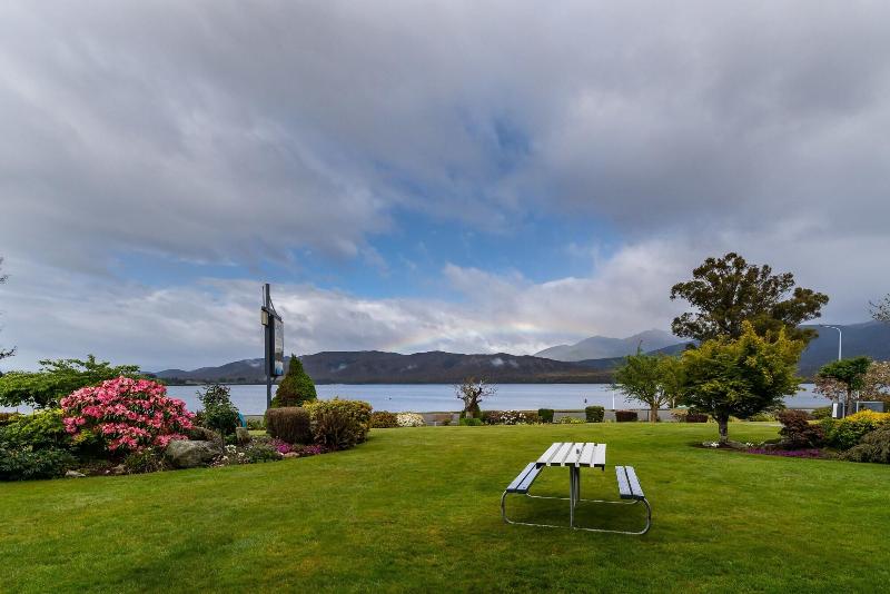 Lakeside Motel & Apartments