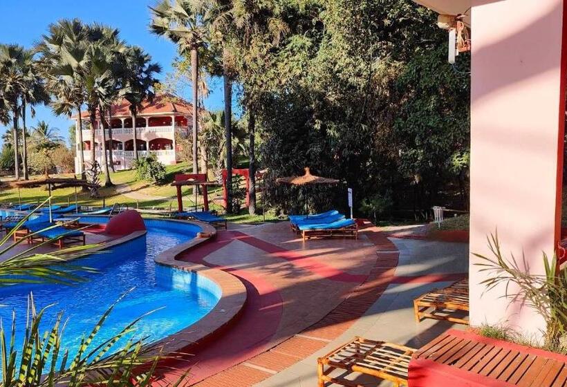 Lemon Creek Hotel Resort