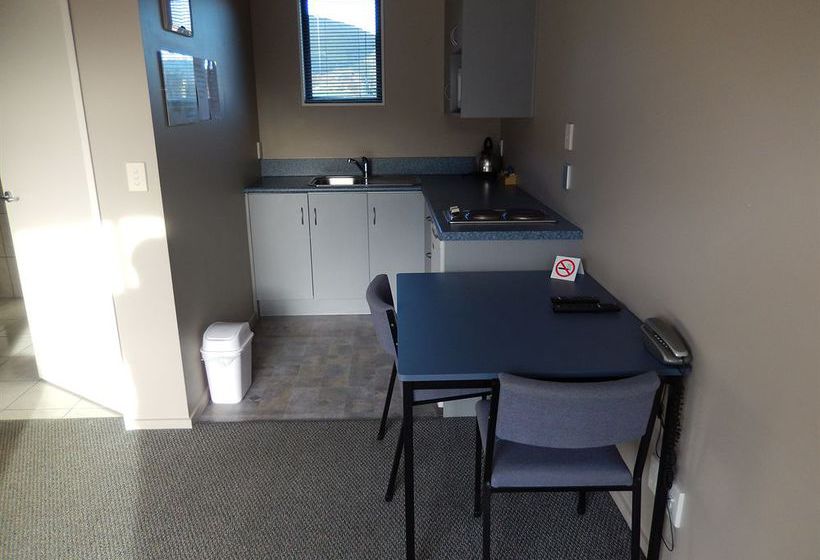 Linkwater Motel And Backpackers