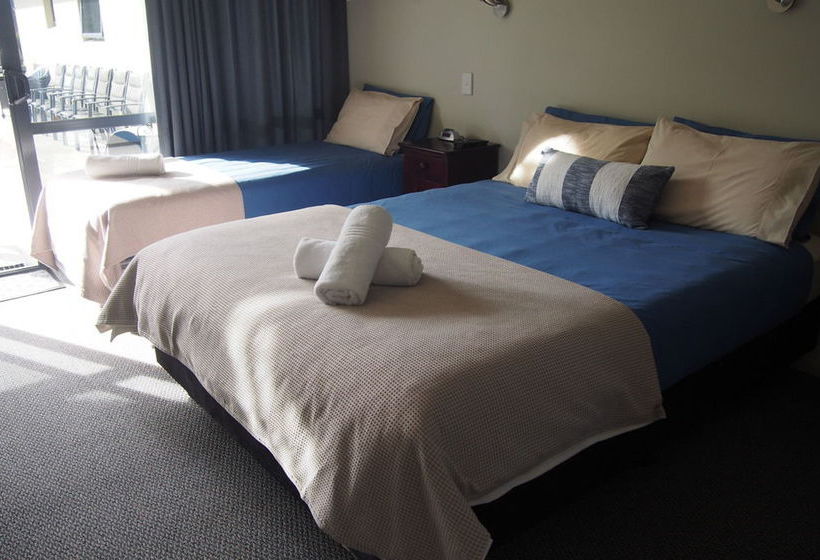 Linkwater Motel And Backpackers
