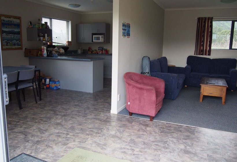 Linkwater Motel And Backpackers