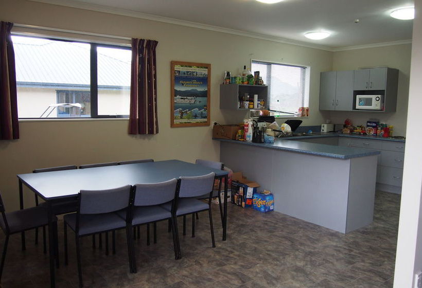 Linkwater Motel And Backpackers