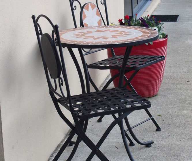 Linkwater Motel And Backpackers