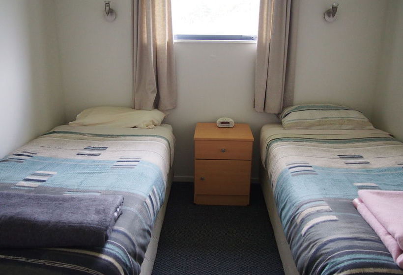 Linkwater Motel And Backpackers