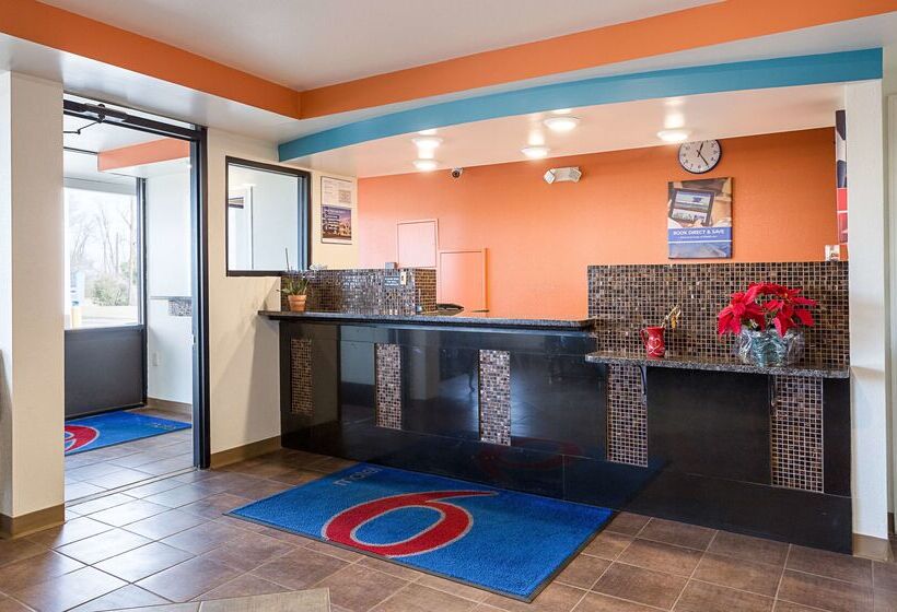 Motel 6 Bells, Tn   Brownsville