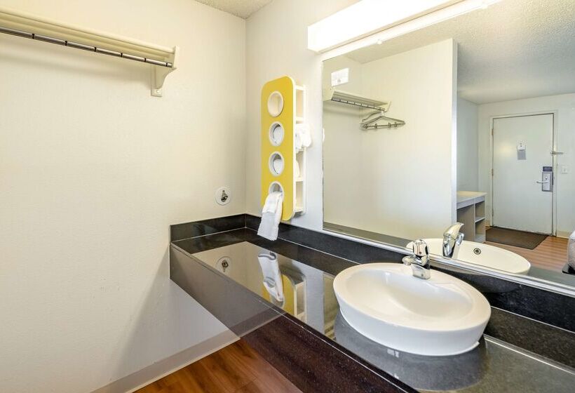 Motel 6 Clarkston Wa