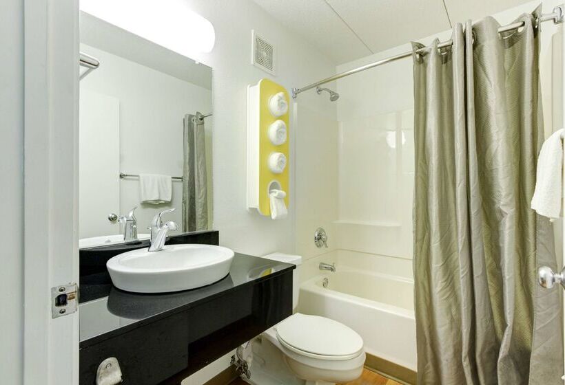 Motel 6 Portland, Me