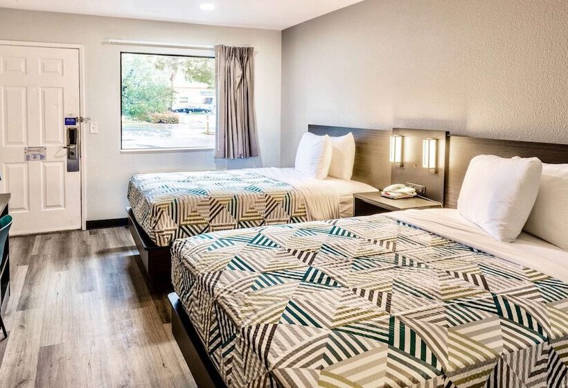 Motel 6carlsbad, Ca  East Near Legoland