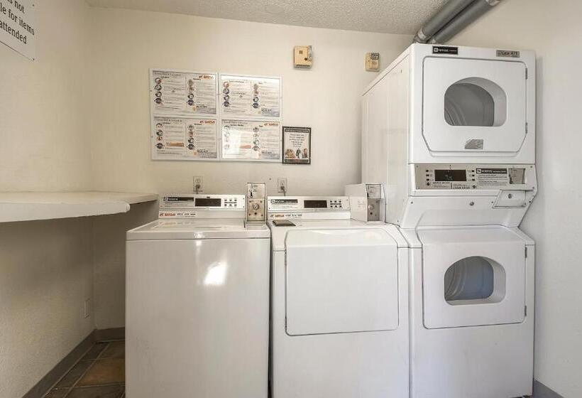 Motel 6carlsbad, Ca  East Near Legoland