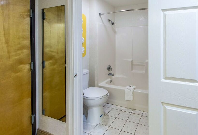 Motel 6 Hutchins, Tx