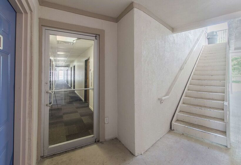 Motel 6 Hutchins, Tx